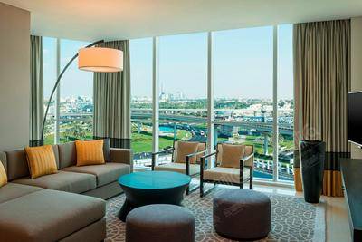 Sheraton Grand Hotel, DubaiThree-Bedroom Apartment - Living Room